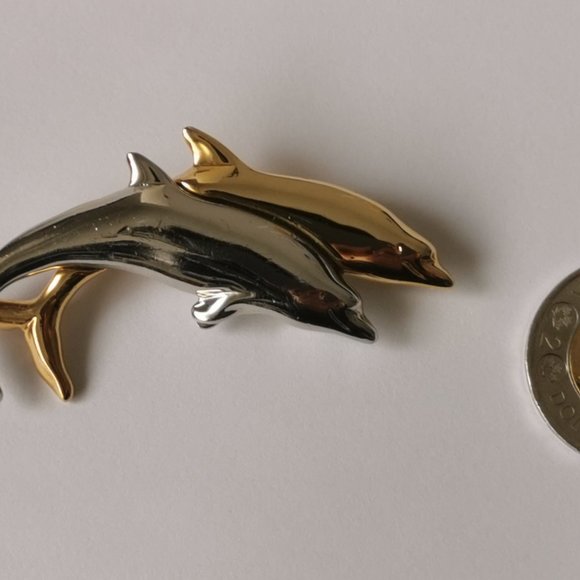 Vintage signed "LC" LIZ CLAIBORNE DOLPHIN PORPOISE PIN BROOCH gold & silver tone - Picture 3 of 5